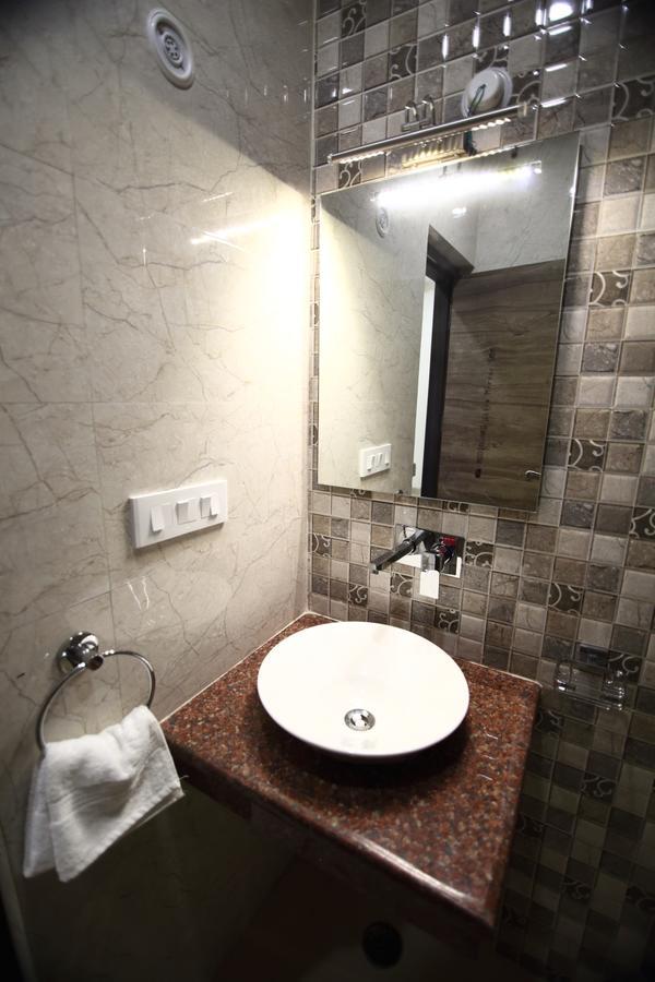 Regal Hotel And Restaurant Mathura Ngoại thất bức ảnh