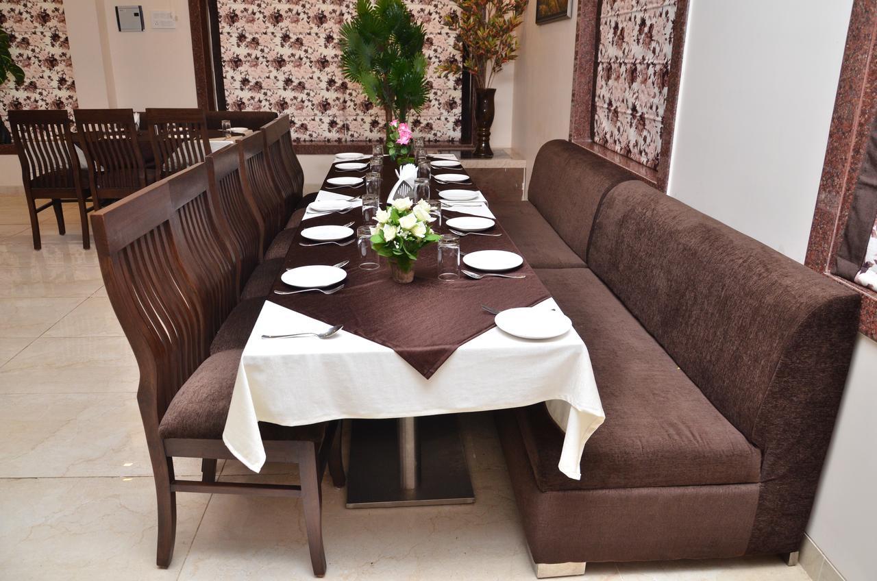 Regal Hotel And Restaurant Mathura Ngoại thất bức ảnh