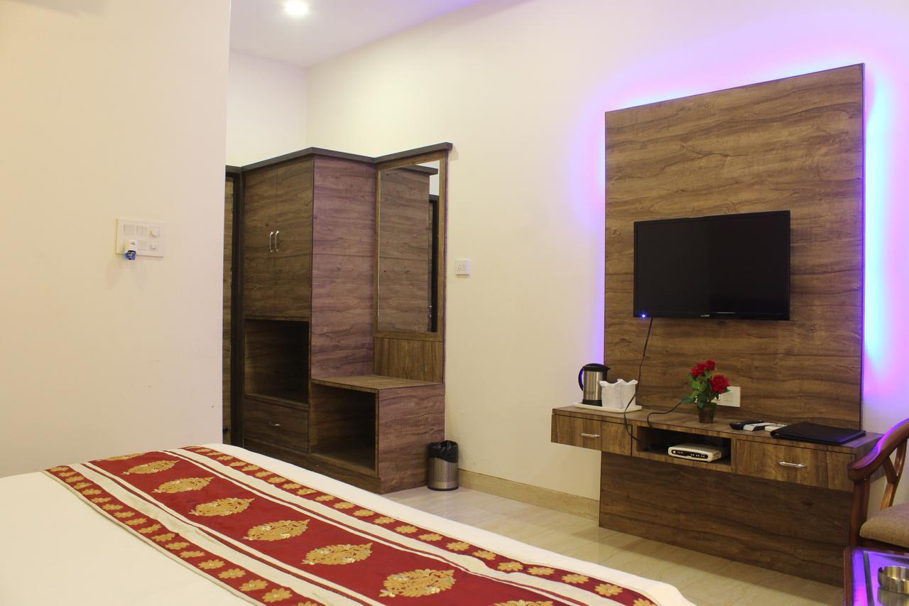 Regal Hotel And Restaurant Mathura Ngoại thất bức ảnh