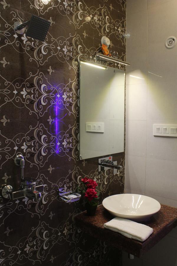 Regal Hotel And Restaurant Mathura Ngoại thất bức ảnh