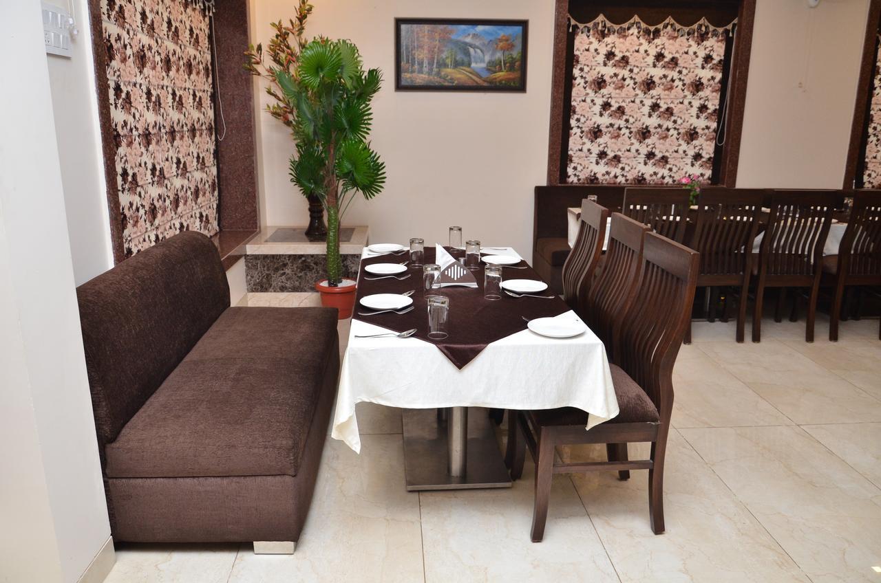 Regal Hotel And Restaurant Mathura Ngoại thất bức ảnh
