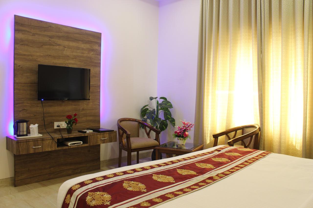 Regal Hotel And Restaurant Mathura Ngoại thất bức ảnh