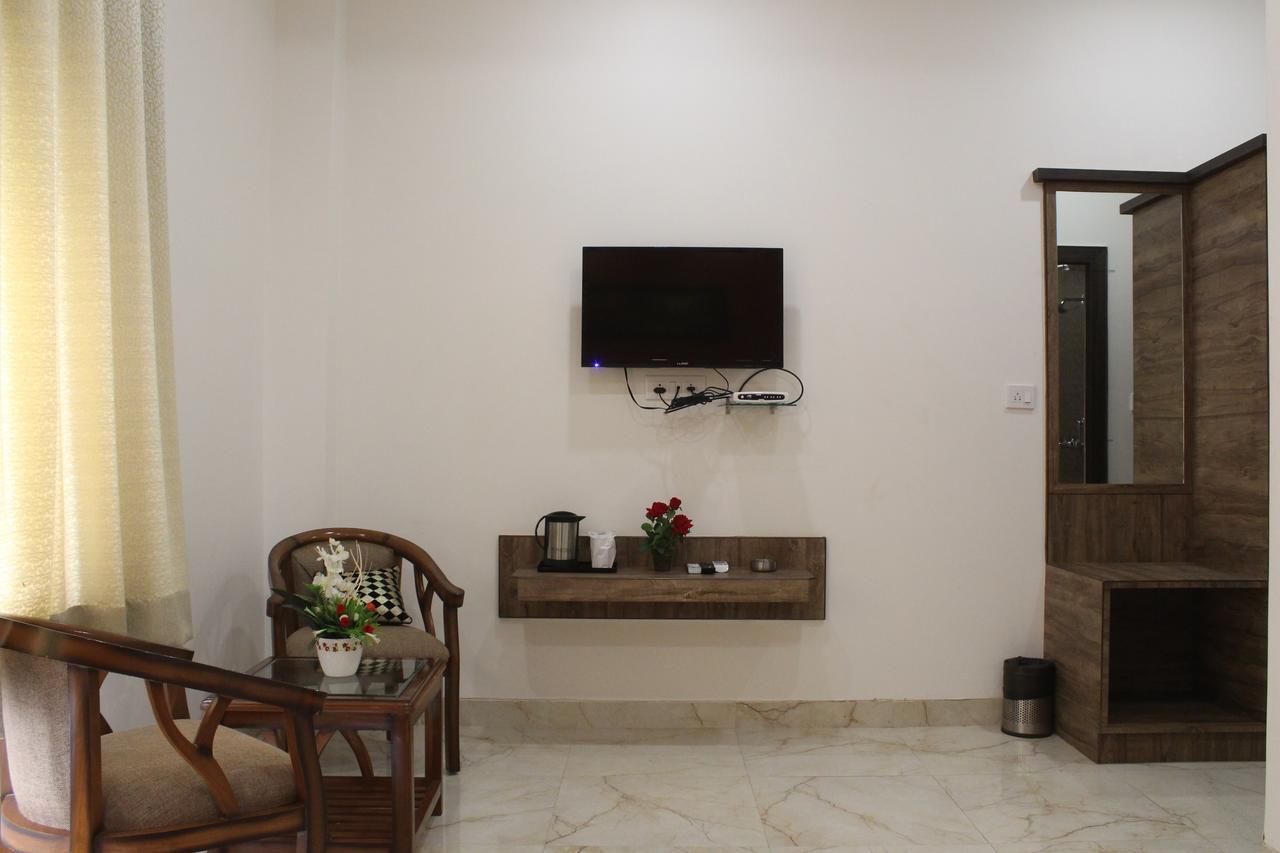 Regal Hotel And Restaurant Mathura Ngoại thất bức ảnh
