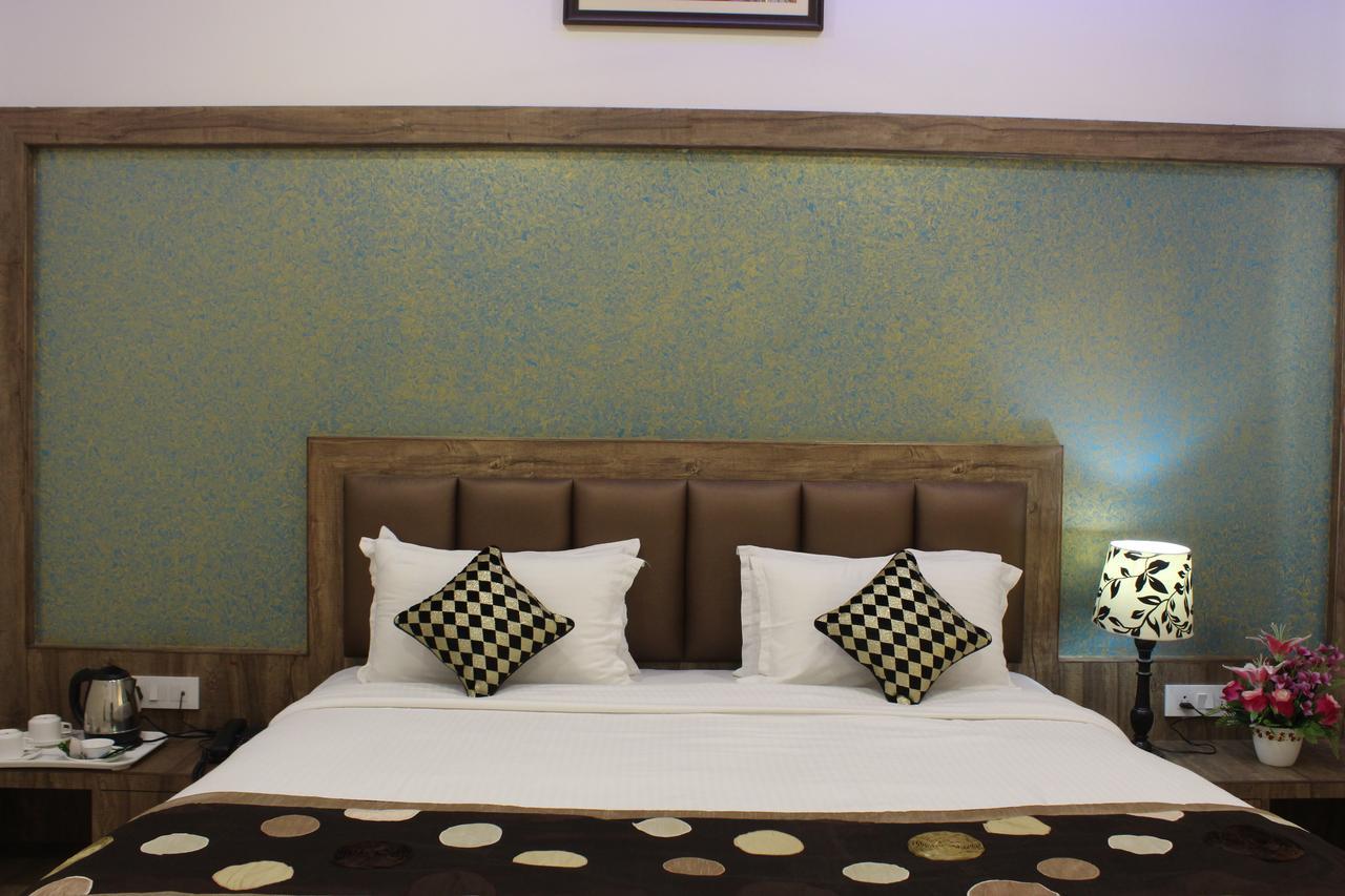 Regal Hotel And Restaurant Mathura Ngoại thất bức ảnh