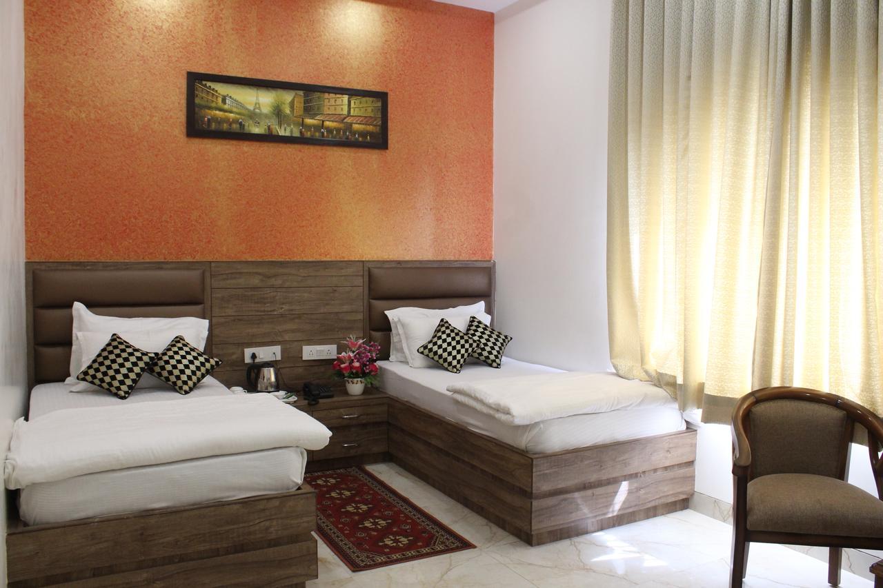 Regal Hotel And Restaurant Mathura Ngoại thất bức ảnh