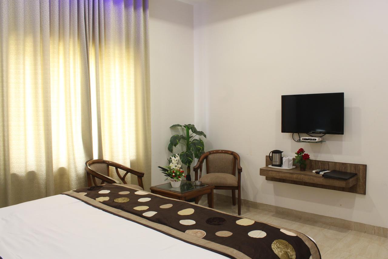 Regal Hotel And Restaurant Mathura Ngoại thất bức ảnh