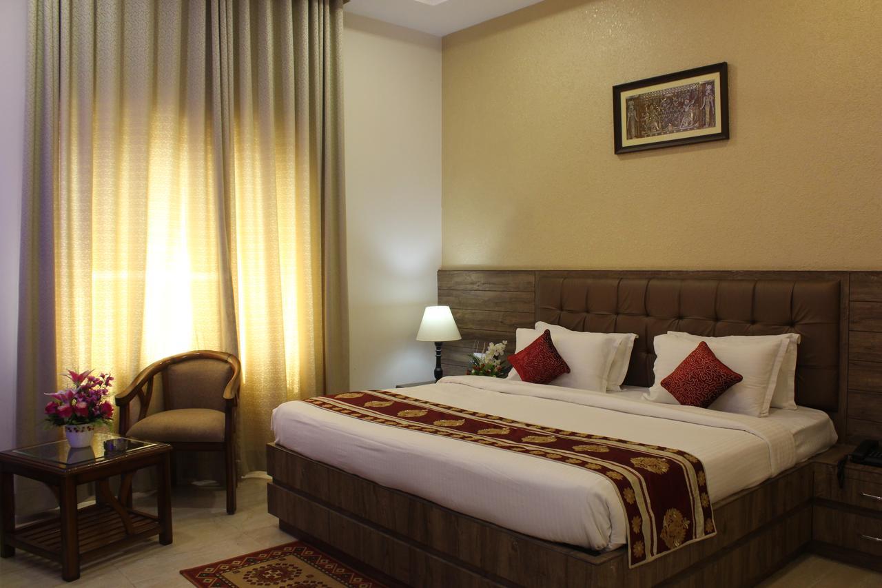 Regal Hotel And Restaurant Mathura Ngoại thất bức ảnh