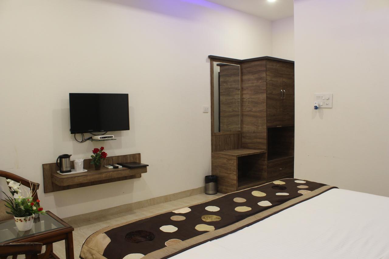 Regal Hotel And Restaurant Mathura Ngoại thất bức ảnh
