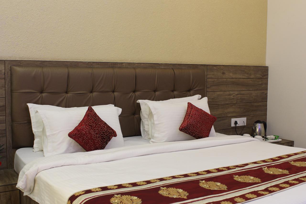 Regal Hotel And Restaurant Mathura Ngoại thất bức ảnh