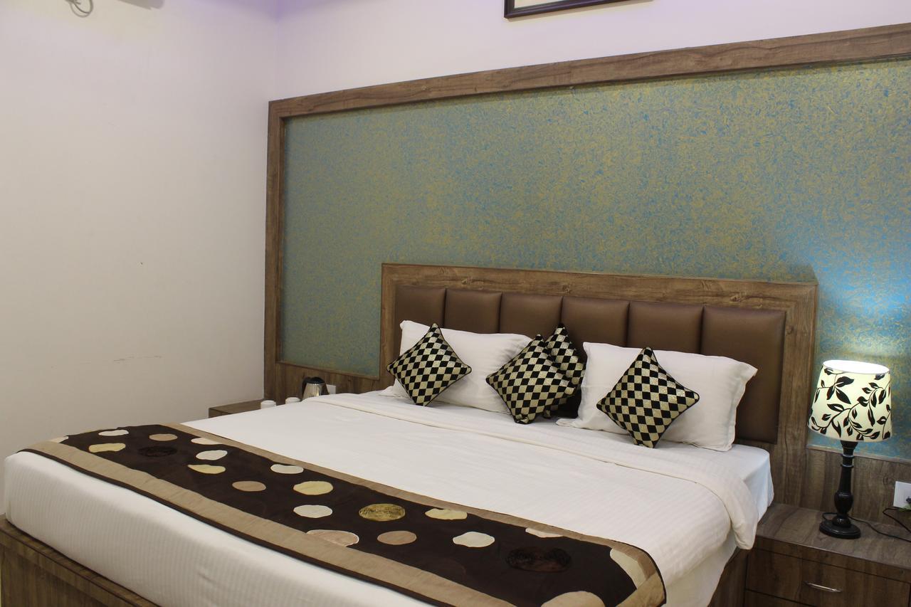 Regal Hotel And Restaurant Mathura Ngoại thất bức ảnh