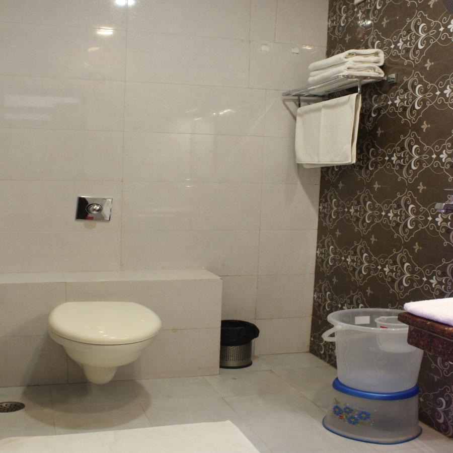 Regal Hotel And Restaurant Mathura Ngoại thất bức ảnh