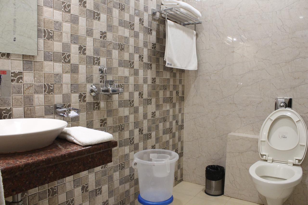 Regal Hotel And Restaurant Mathura Ngoại thất bức ảnh