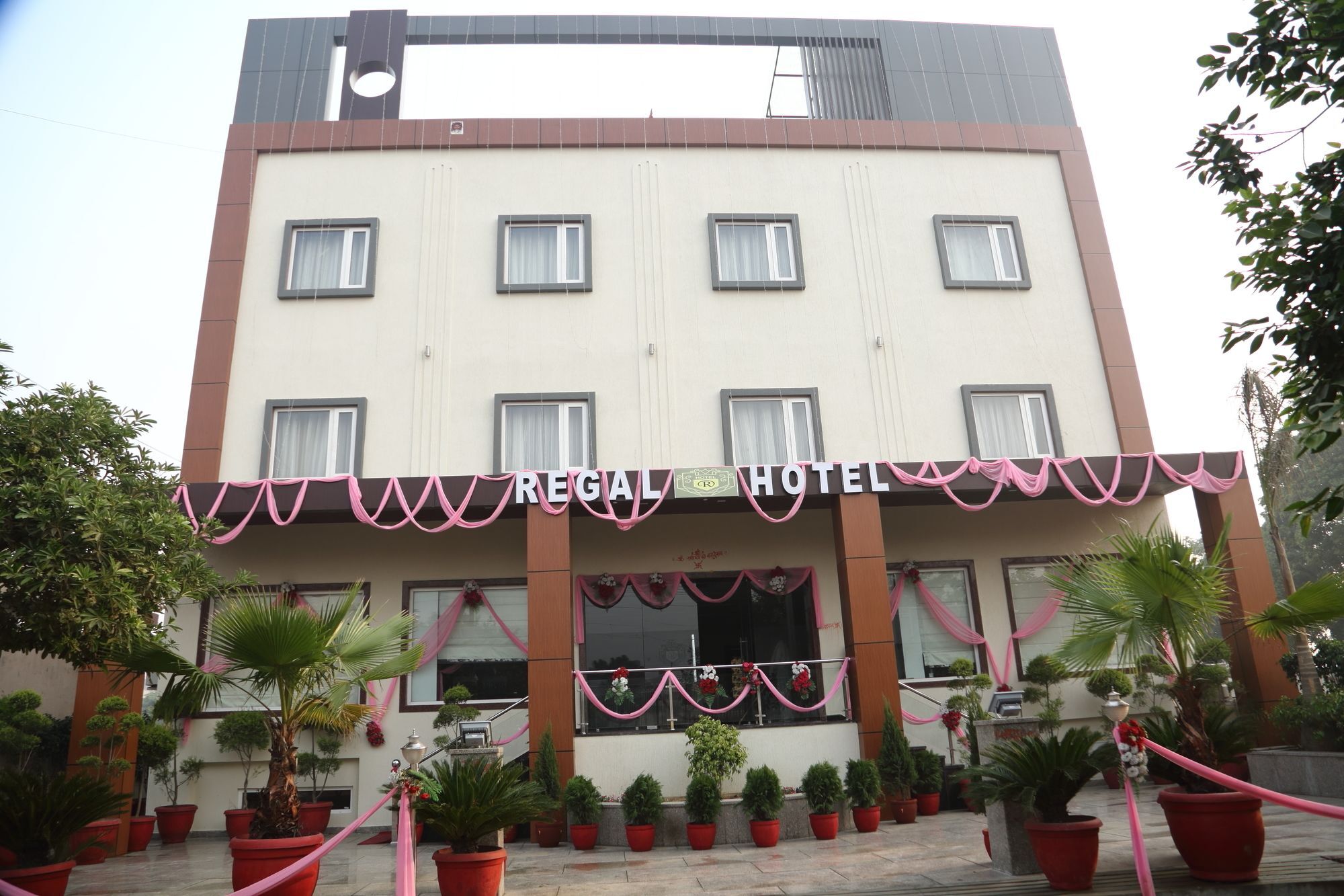 Regal Hotel And Restaurant Mathura Ngoại thất bức ảnh
