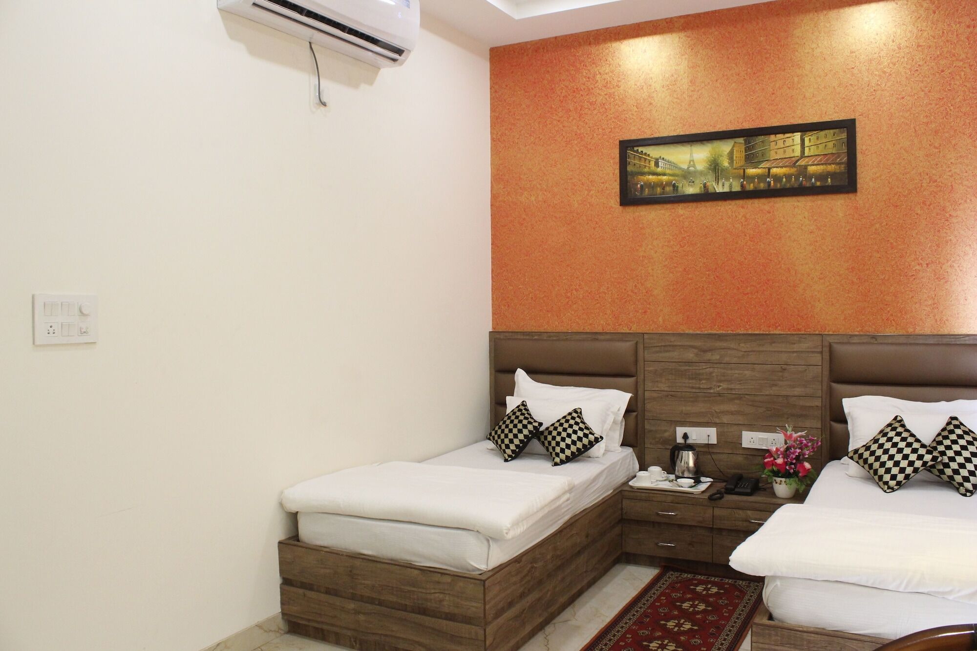 Regal Hotel And Restaurant Mathura Ngoại thất bức ảnh