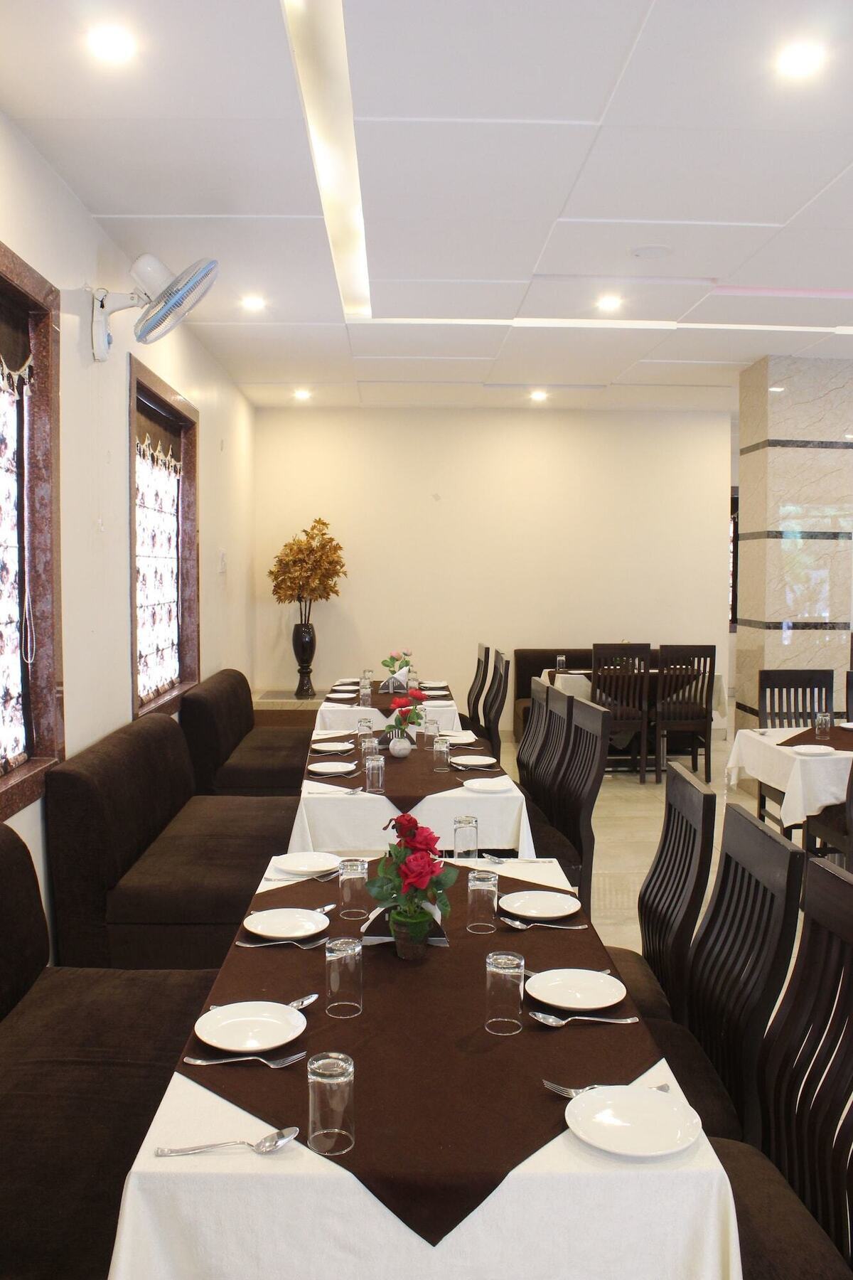 Regal Hotel And Restaurant Mathura Ngoại thất bức ảnh